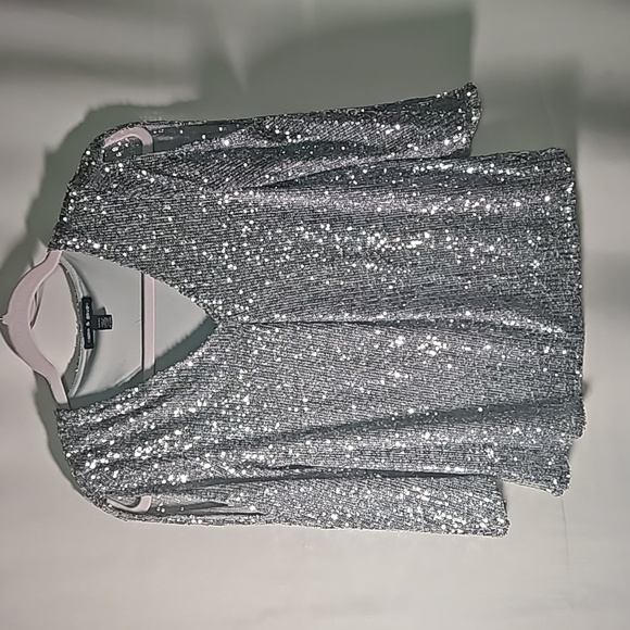 Cable & Guage NWOT Silver Sequined Top Sz SP - Picture 1 of 5
